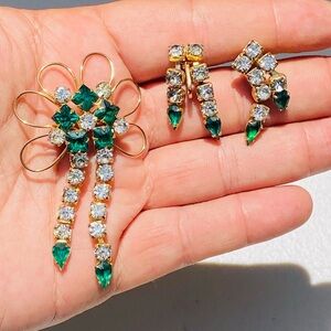 Vintage Gold Tone Clear Green Stones Brooch Pin Pendant Screw Back Earrings Set